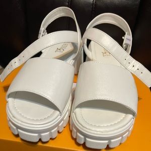 Some cute sandals from Rainbow. White